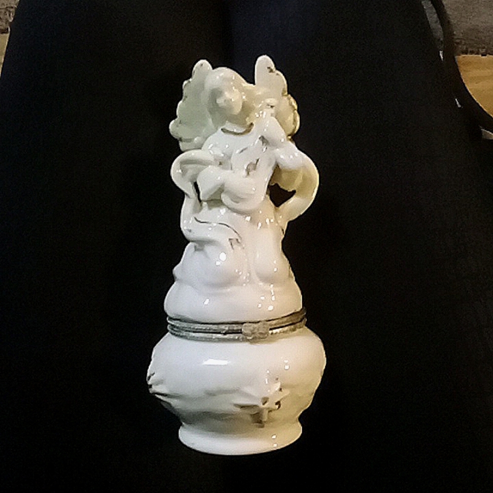 Angel musician hinged trinket box